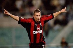 开云体育官网-关于AC米兰前锋取得帽子戏法，荣耀加冕的信息