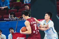 开云体育官网-北京男篮表现强势，轻松战胜对手