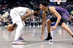 开云体育中国-关于鹈鹕碾压猛龙，欧文高光表现的信息