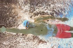 开云体育-季后赛抢七之夜，德里赫特点燃赛场