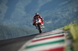 开云体育在线-威廉姆斯轻取红牛二队，诺里斯扛起全队，一场团队与个人英雄主义的双重奏