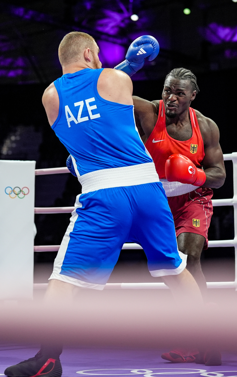 拳击比赛：英国选手实力夺冠