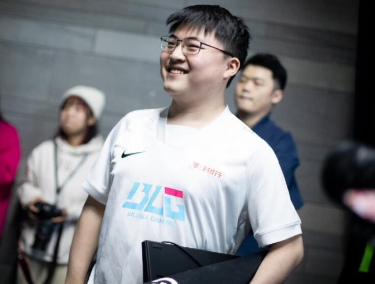 DK强势CLG，Uzi惊艳世界的简单介绍