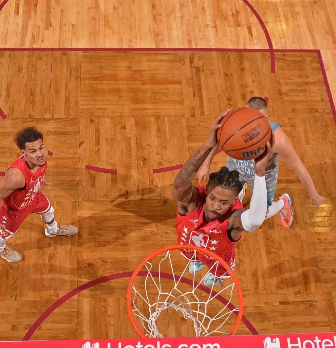 包含独行侠绝地反击塞尔维亚男篮，莫兰特送出助攻的词条