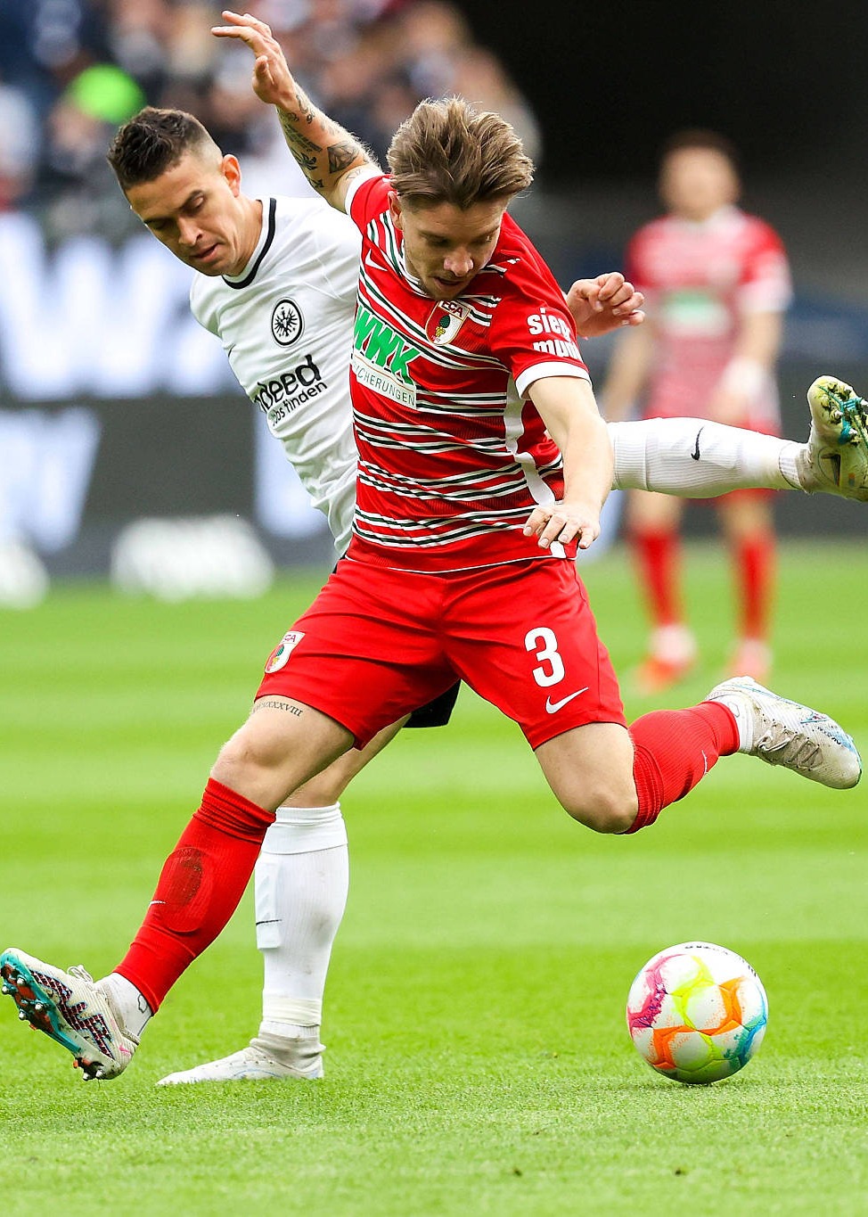 包含弗兰克福队试图解决射门难题，训练备战的词条