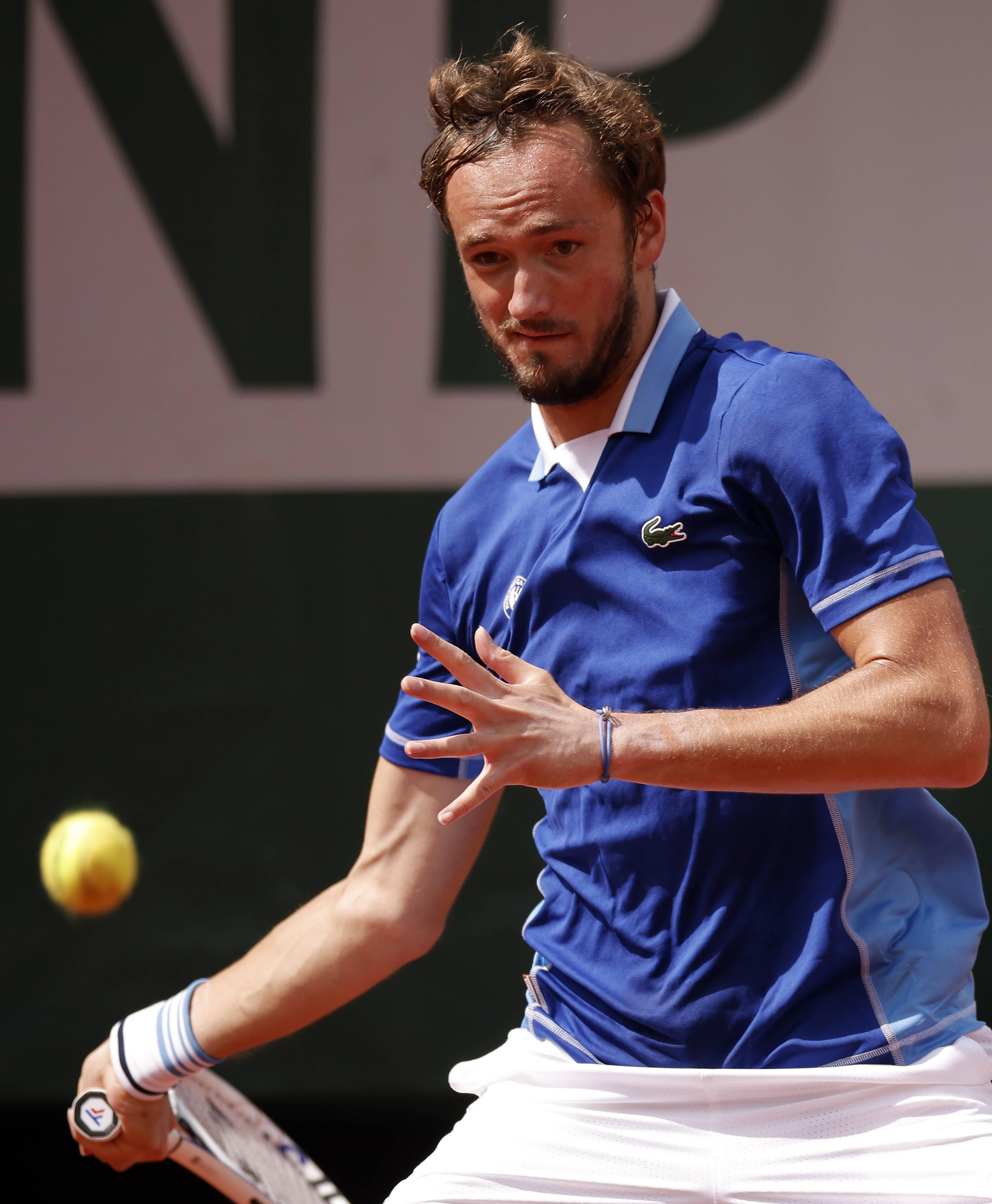 意大利网球队爆冷法国网球队,梅德韦杰夫完成帽子戏法的简单介绍 意大利网球队爆冷法国网球队,梅德韦杰夫完成帽子戏法的简单介绍