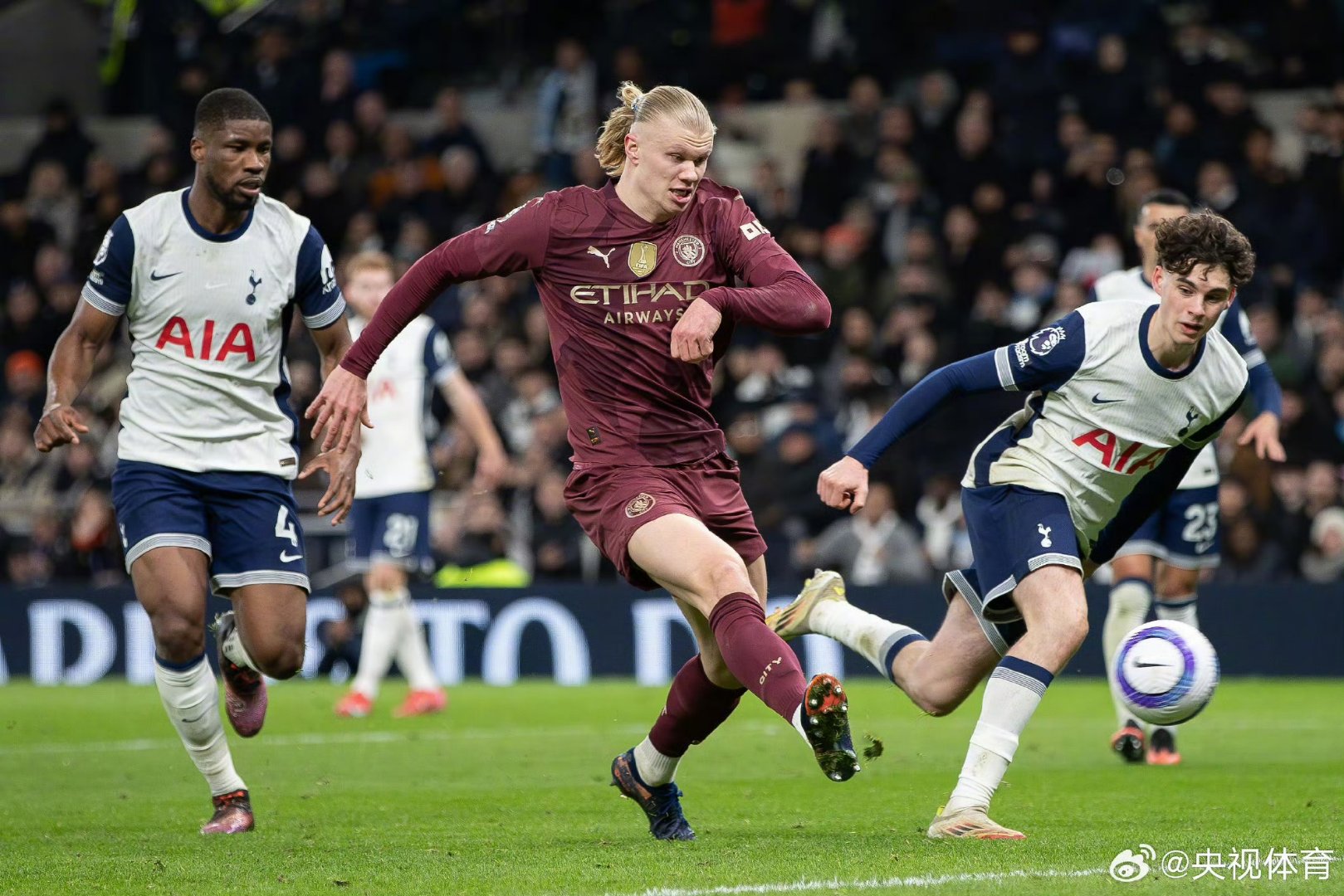 贝尔纳德斯利射破门，曼城提前晋级赢取次回合优势的简单介绍