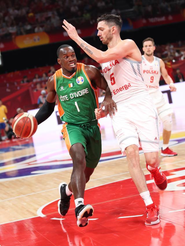 科特迪瓦队攻守兼备，实力展现解决难题的简单介绍