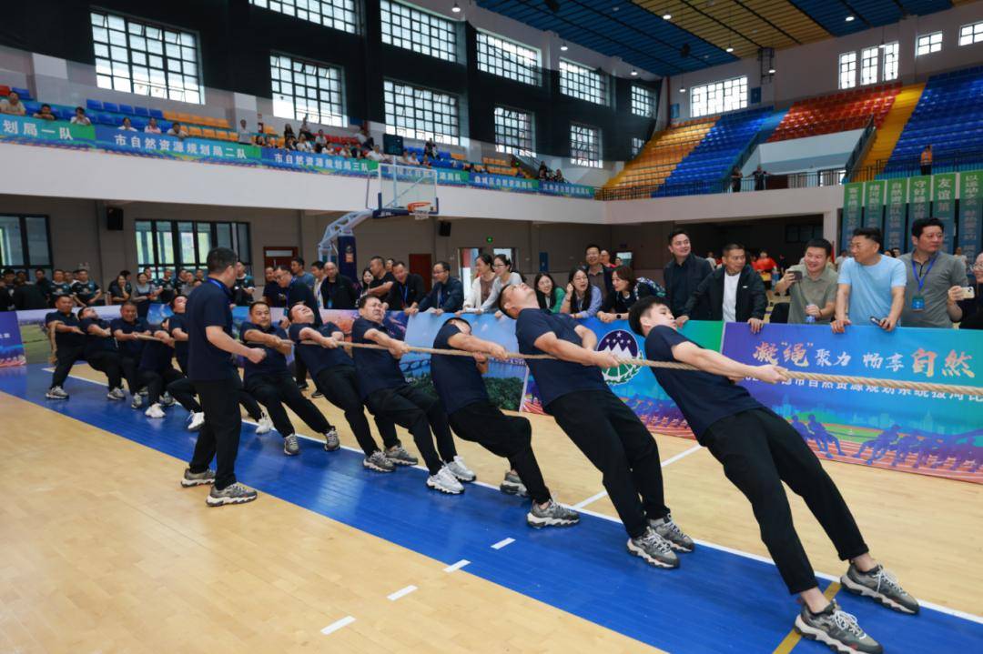 观众热情不减,体育比赛现场气氛热烈 观众热情不减,体育比赛现场气氛热烈