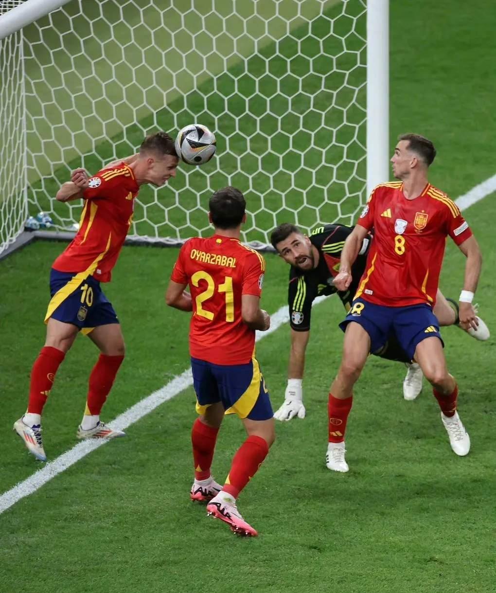 包含欧洲强队交锋激烈，荣耀之战精彩绝伦的词条