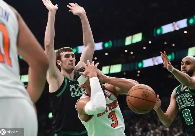 包含山东队逆转热火，塔图姆关键制胜的词条