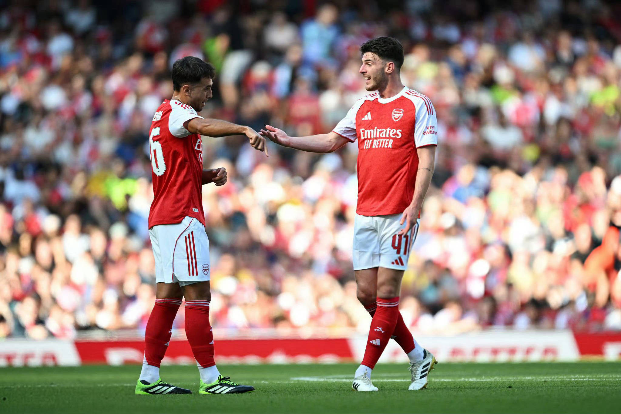 阿森纳险胜荷兰，萨拉赫惊艳世界的简单介绍